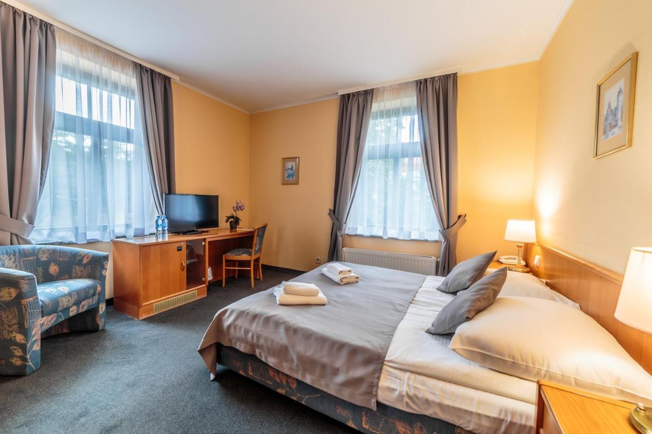 Hotel Fenix Jelenia Góra Extérieur photo